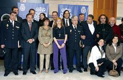 ¿que hace aqui el director general de la policia y la guardia civil en vez de en la detención de los terroristas de ETA?