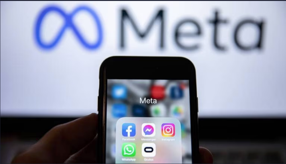 movil mostrando la red social meta