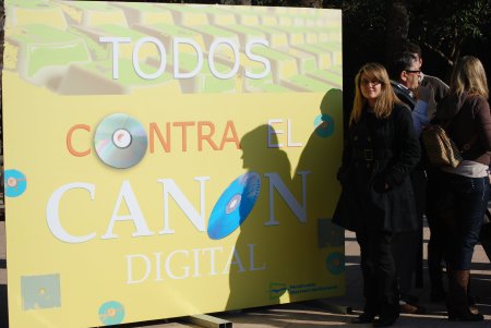 cartel NNGG todos contra el canon